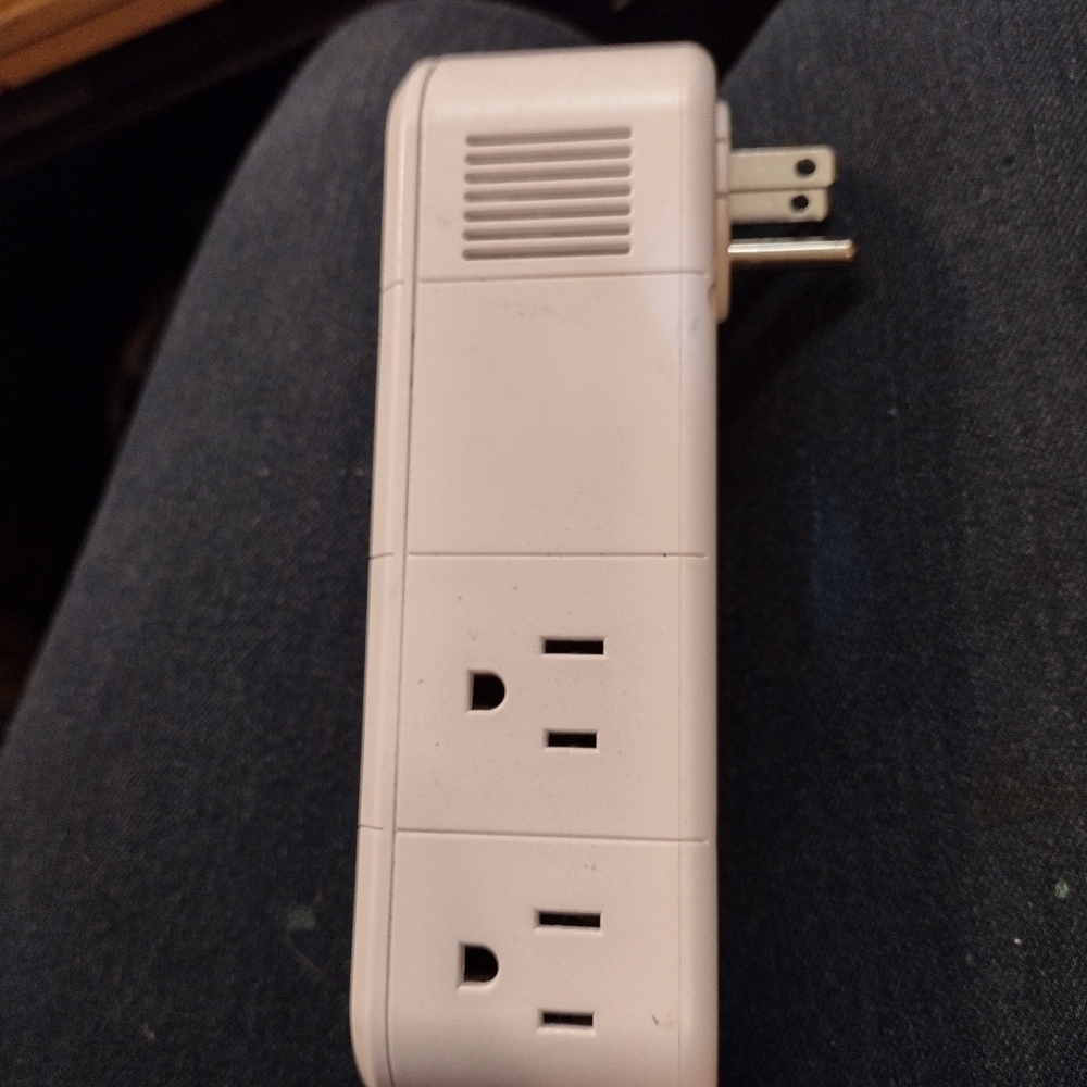 GFI Plug - Picture 2 of 3